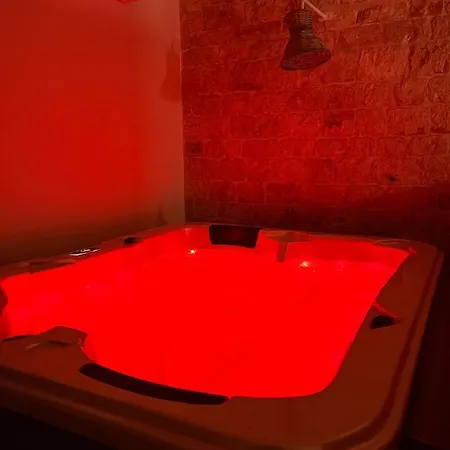 Mi Casa Luxury - With Hydromassage Pool Apartment *